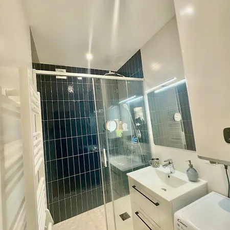 Apt-4pers Rénové 5min Pied Plein Centre Terrasse Parking Wifi Appartamento *